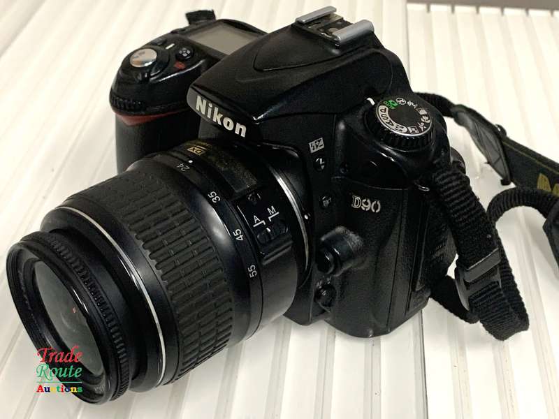 Nikon D90 12.3MP DSLR Camera with Nikon 18-55 Lens Kit