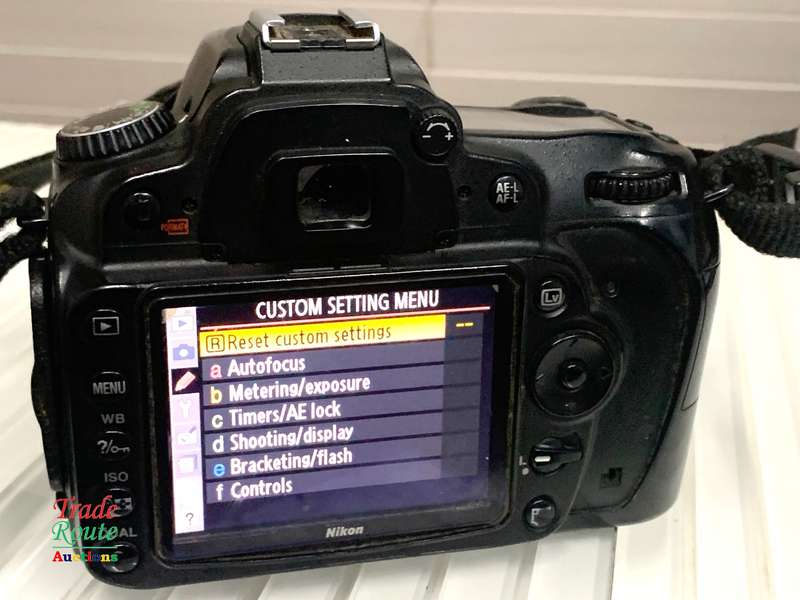 Nikon D90 12.3MP DSLR Camera with Nikon 18-55 Lens Kit