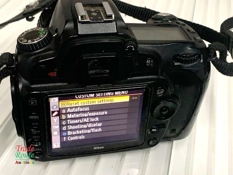 Nikon D90 12.3MP DSLR Camera with Nikon 18-55 Lens Kit