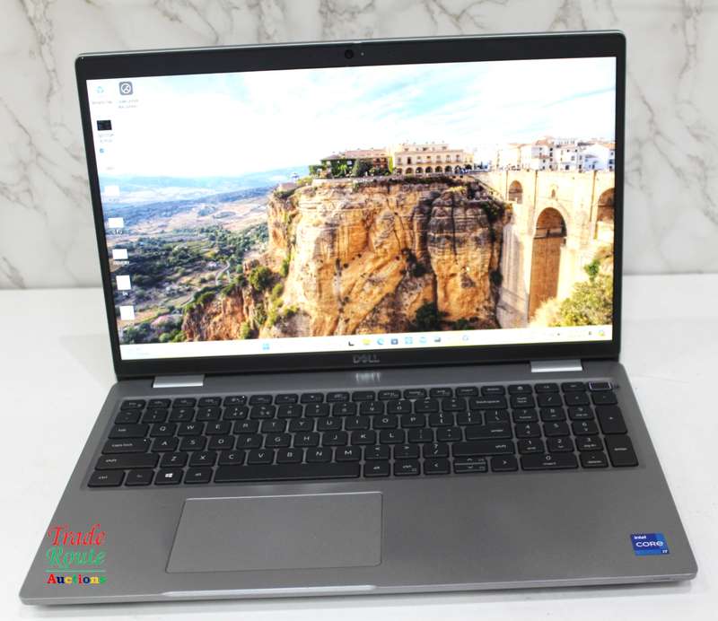 DELL LATITUDE 5520 15.6"FHD Laptop | 11th Gen Core i7-1165G7 | 16GB RAM | 512GB SSD Corner Chipped