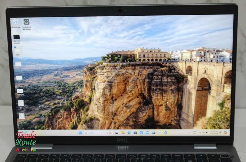 DELL LATITUDE 5520 15.6"FHD Laptop | 11th Gen Core i7-1165G7 | 16GB RAM | 512GB SSD Corner Chipped