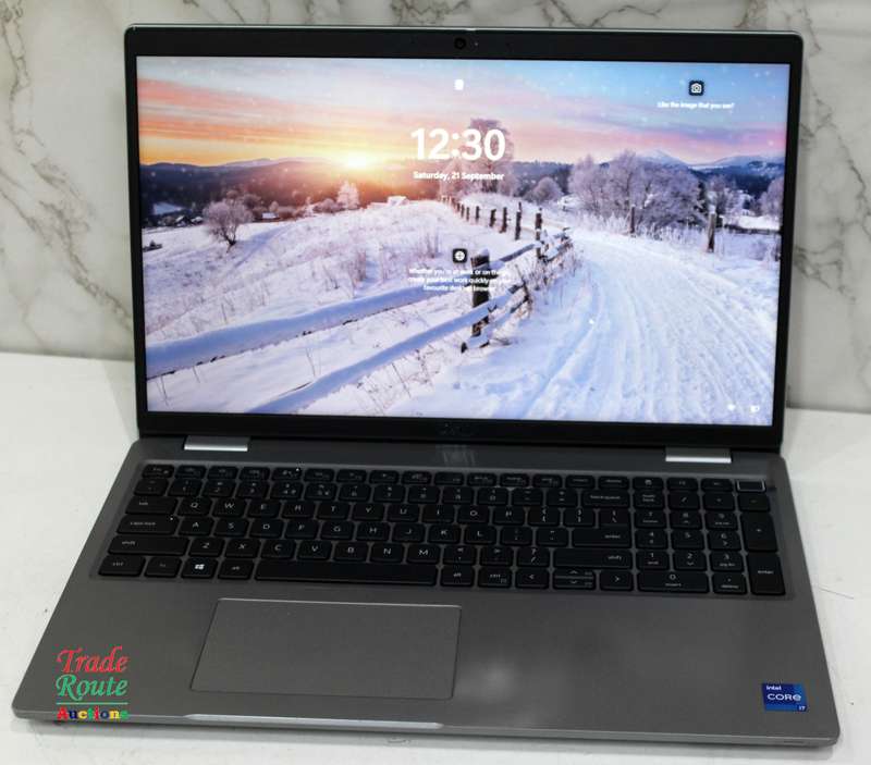 DELL LATITUDE 5520 15.6"FHD Laptop | 11th Gen Core i7-1165G7 | 16GB RAM | 512GB SSD Corner Chipped
