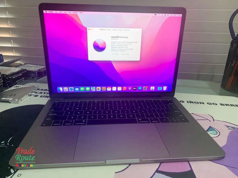 MacBook Pro 13.3-inch  | Core i5 2.3GHz | 8GB RAM | 256GB SSD - 2017 - MacOS Monterey