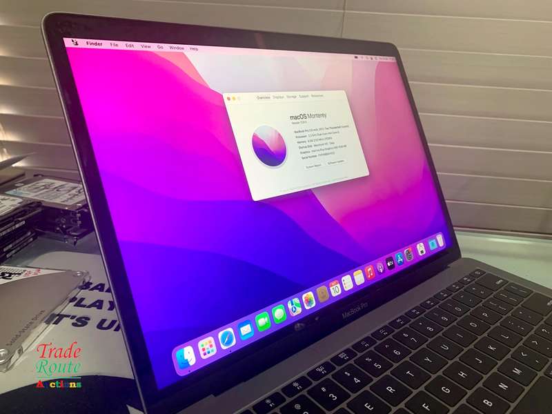 MacBook Pro 13.3-inch  | Core i5 2.3GHz | 8GB RAM | 256GB SSD - 2017 - MacOS Monterey