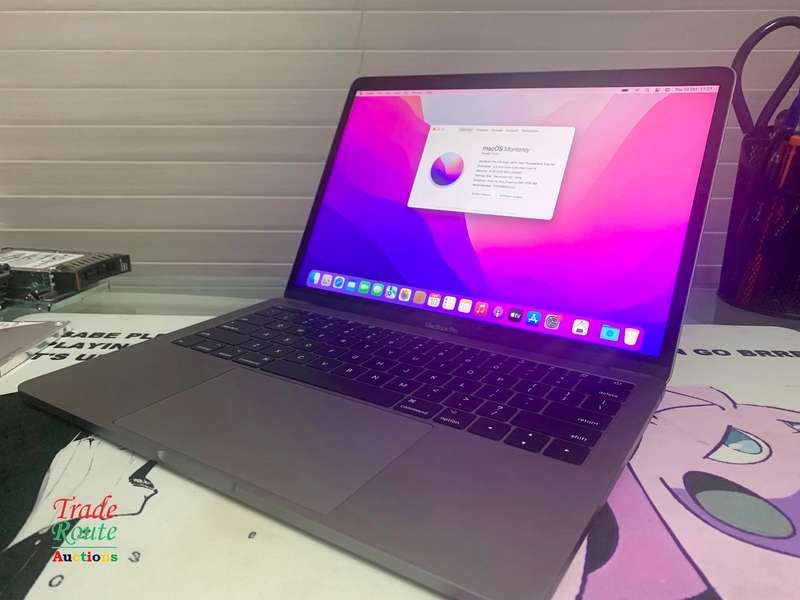 MacBook Pro 13.3-inch  | Core i5 2.3GHz | 8GB RAM | 256GB SSD - 2017 - MacOS Monterey