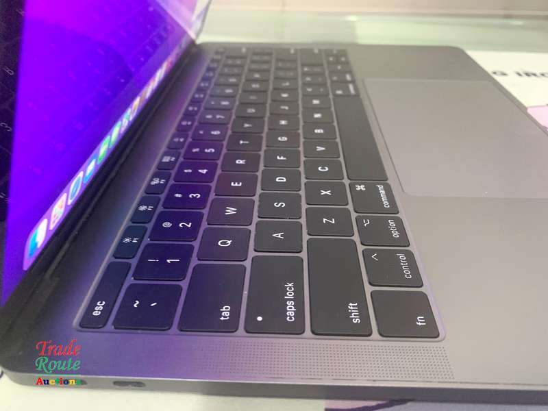 MacBook Pro 13.3-inch  | Core i5 2.3GHz | 8GB RAM | 256GB SSD - 2017 - MacOS Monterey