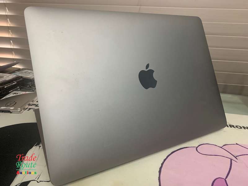 2019 MacBook Air 13.3-inch | Core i5 1.6GHz | 8GB RAM | 256GB SSD ** Retina **