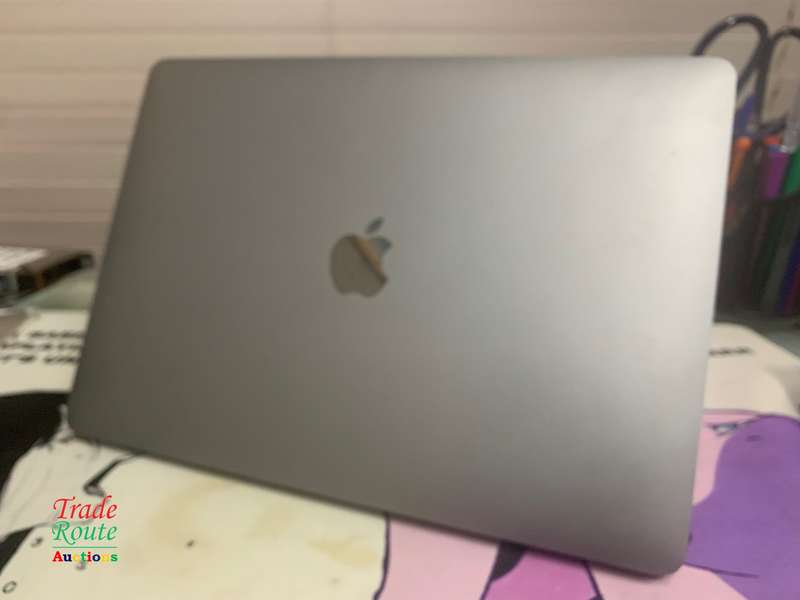 2019 MacBook Air 13.3-inch | Core i5 1.6GHz | 8GB RAM | 256GB SSD ** Retina **
