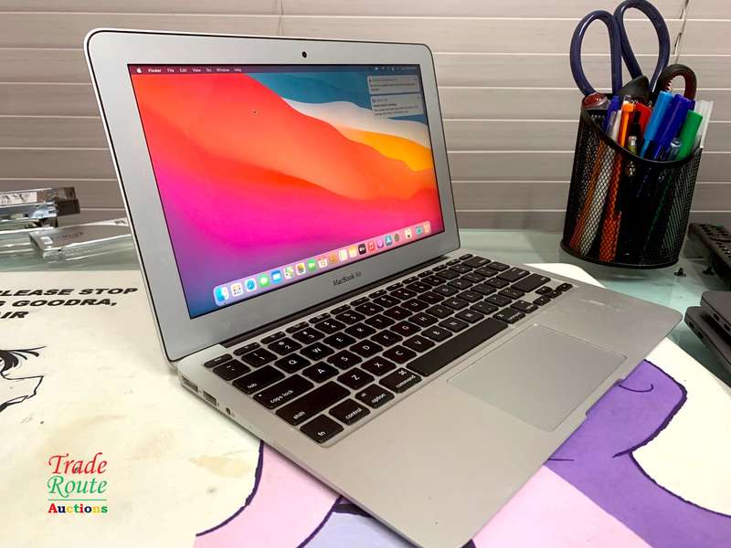 MacBook Air 11.6-inch | Core i5 1.3GHz | 4GB RAM | 128GB SSD FLASH MAC OS Big Sur