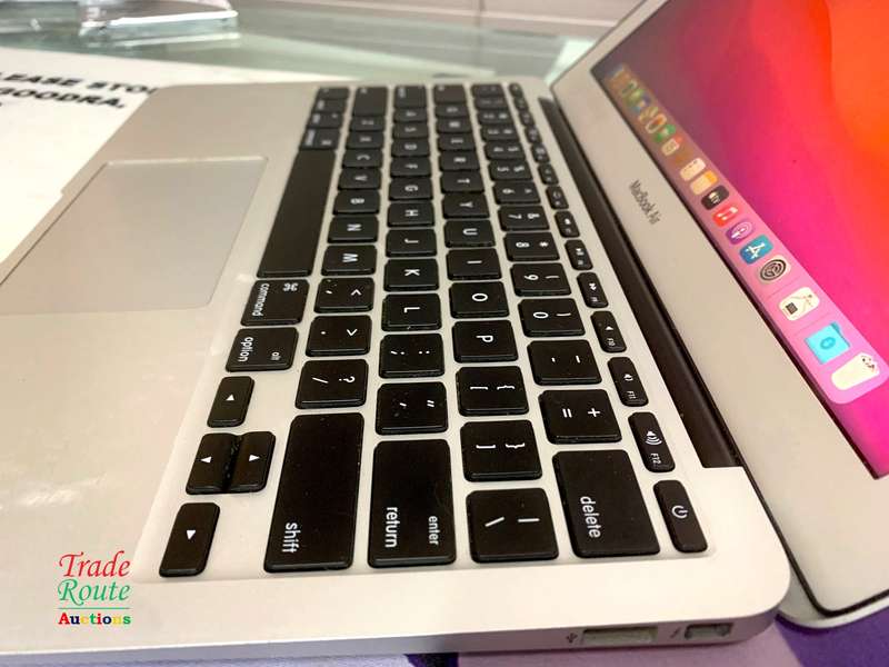 MacBook Air 11.6-inch | Core i5 1.3GHz | 4GB RAM | 128GB SSD FLASH MAC OS Big Sur