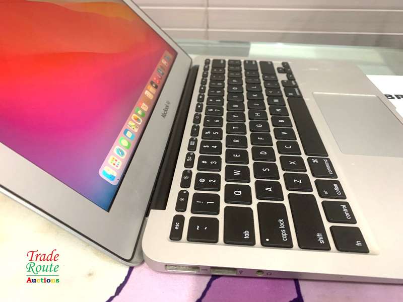 MacBook Air 11.6-inch | Core i5 1.3GHz | 4GB RAM | 128GB SSD FLASH MAC OS Big Sur