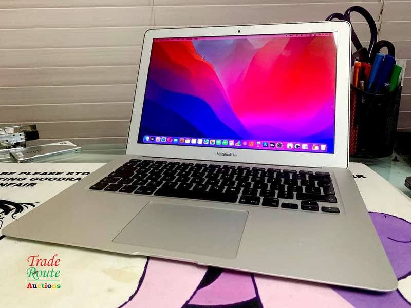 2017 MacBook Air 13.3-inch | Core i5 1.8GHz | 8GB RAM | 128GB SSD MacOS Monterey