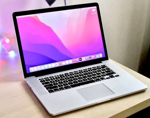Apple MacBook Pro 15.4-inch  | Core i7 2.2GHz | 16GB RAM | 256GB SSD MID 2015 **  MAC OS Monterey **