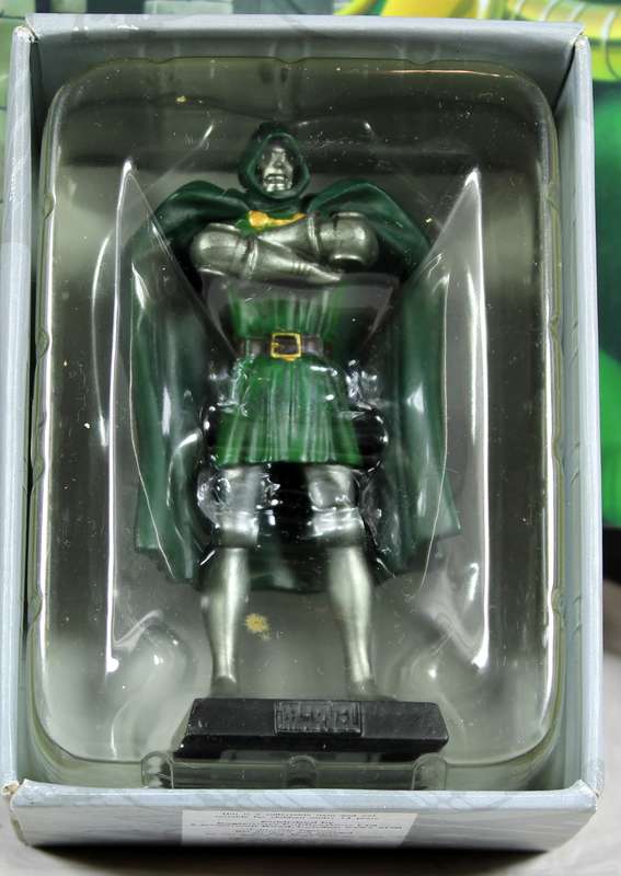 Marvel comics - lead, hand painted figurine with book - Doctor Doom #10