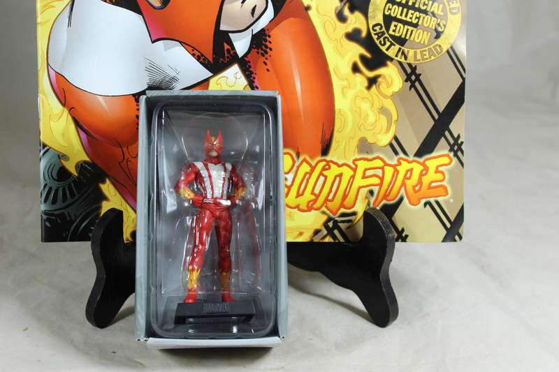 Marvel Classic - lead, hand painted figurine and book - Sunfire #125
