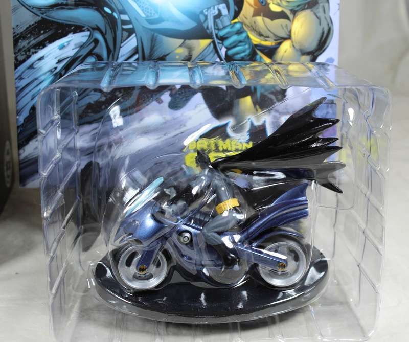 DC comics Super Hero special - lead, hand painted figurine and book - Batman and the Batcycle