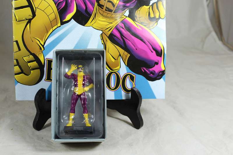 Marvel Classic - lead, hand painted figurine and book - Batroc the Leaper #138