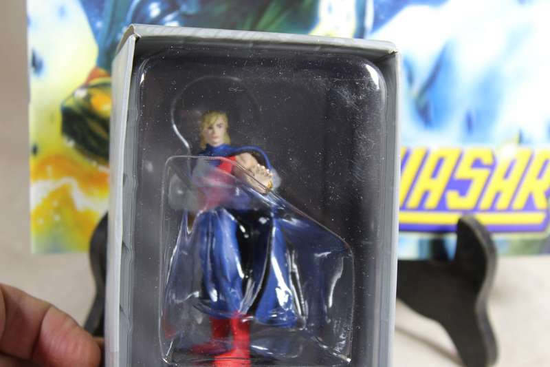 Marvel Classic - lead, hand painted figurine and book - Quasar #146