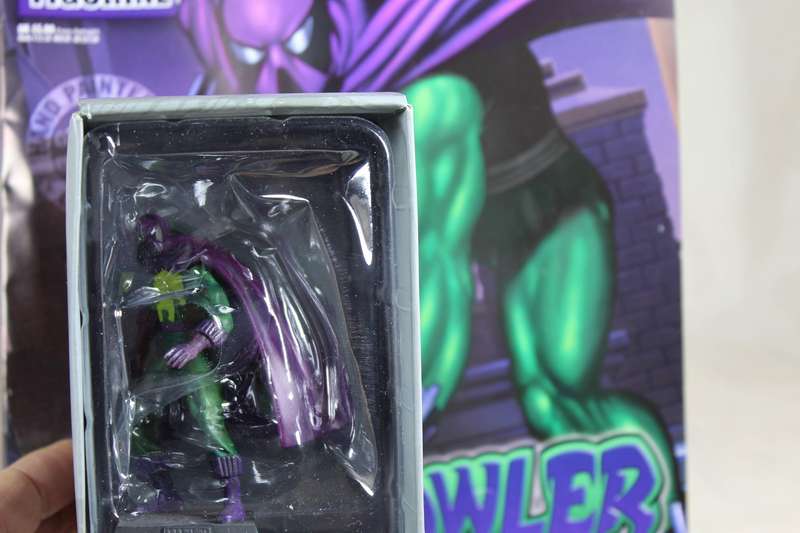 Marvel Classic - lead, hand painted figurine and book - Prowler #147