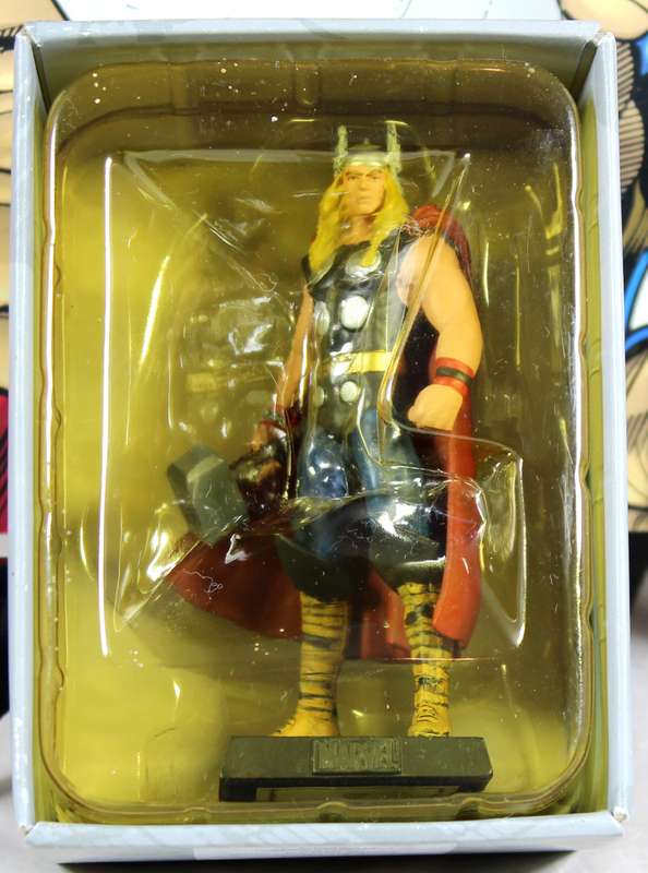 Marvel comics - lead, hand painted figurine with book - Thor #15