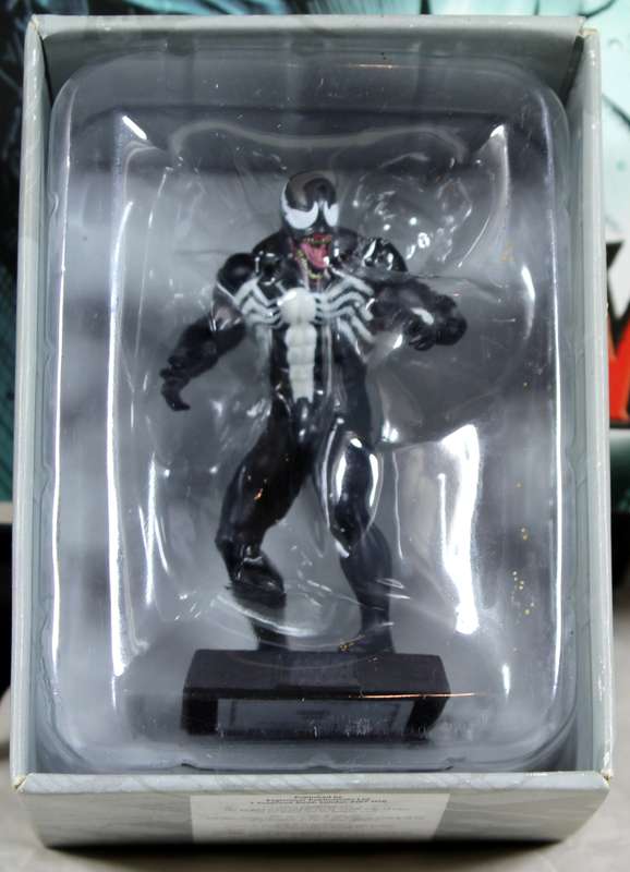 Marvel comics - lead, hand painted figurine with book - Venom #32