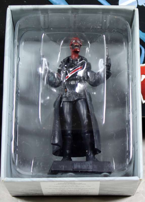 Marvel comics - lead, hand painted figurine with book - Red Skull #34