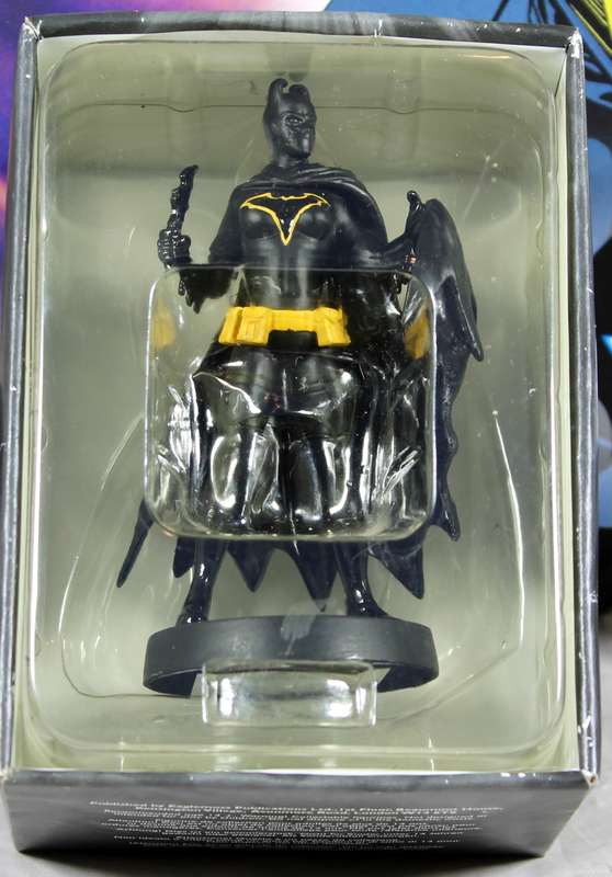 DC comics - lead, hand painted figurine with book - Batgirl (Cassandra Cain) #37