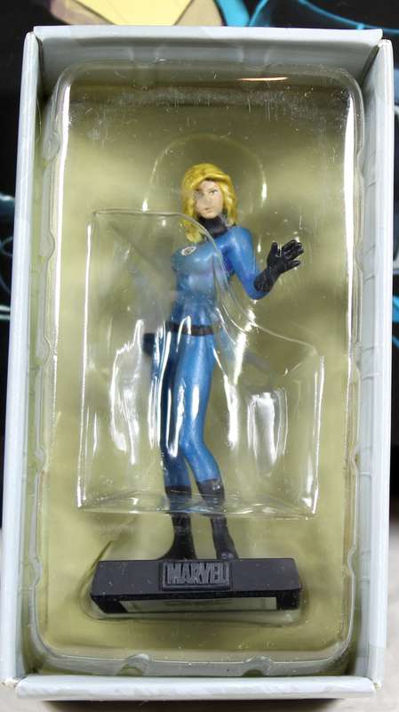 Marvel comics - lead, hand painted figurine with book - Invisible Woman #41