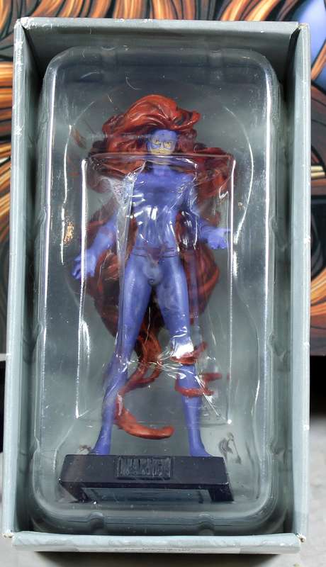 Marvel comics - lead, hand painted figurine with book - Medusa #43