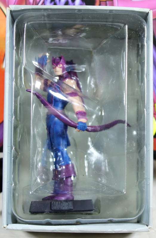 Marvel comics - lead, hand painted figurine with book - Hawkeye #50