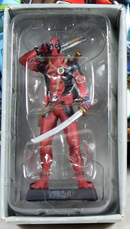 Marvel comics - lead, hand painted figurine with book - Deadpool #56