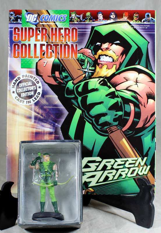 DC comics - lead, hand painted figurine with book - Green Arrow #7