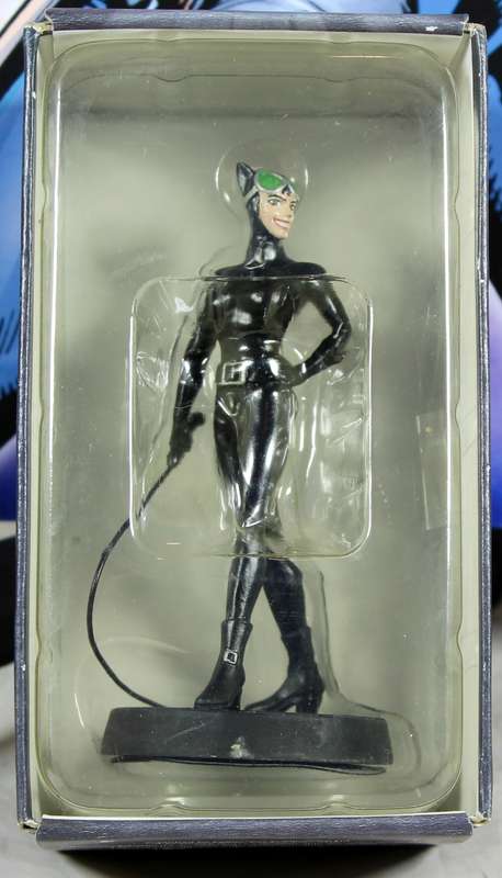 DC comics - lead, hand painted figurine with book - Catwoman #9