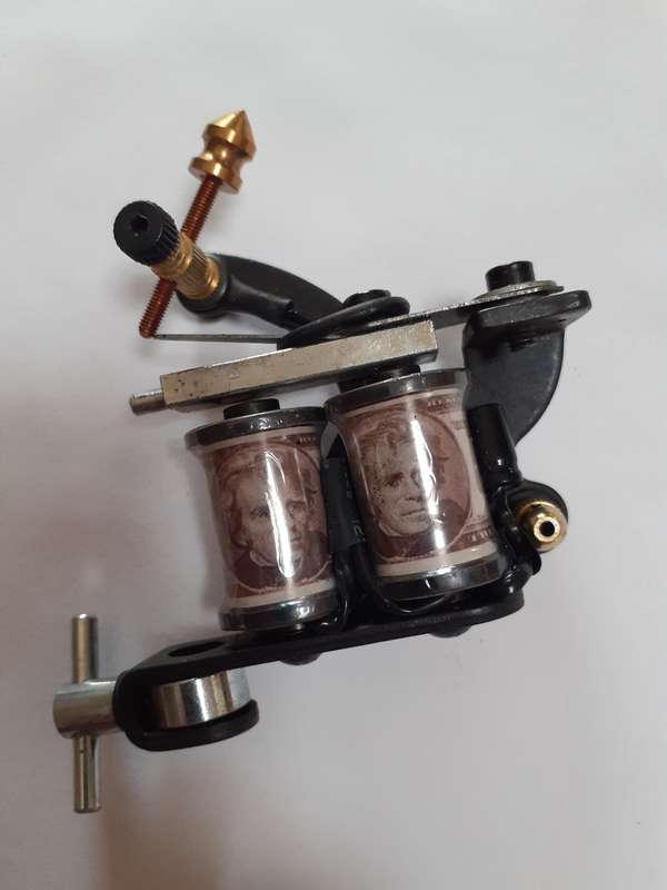 Tattoo gun with dollar images