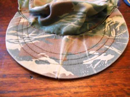 Joblot : Swapol Cammo Cap and badges Lot