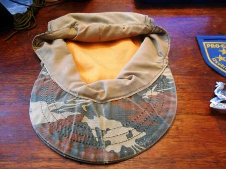 Joblot : Swapol Cammo Cap and badges Lot