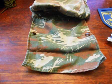 Joblot : Swapol Cammo Cap and badges Lot