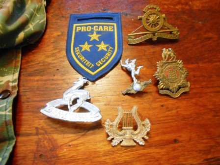 Joblot : Swapol Cammo Cap and badges Lot