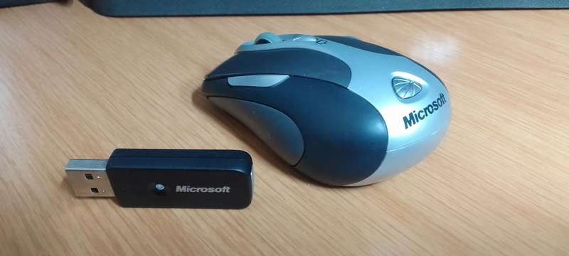Microsoft Bluetooth Wireless Laser Mouse 8000