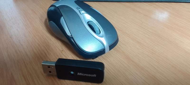 Microsoft Bluetooth Wireless Laser Mouse 8000