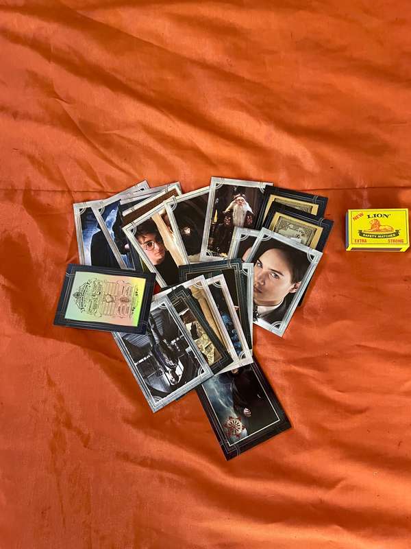 28 Harry Potter collectible trading cards
