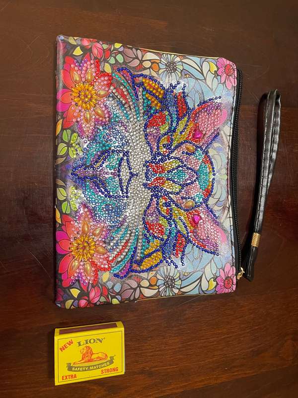 Diamond art purse with picture of cat (complete)