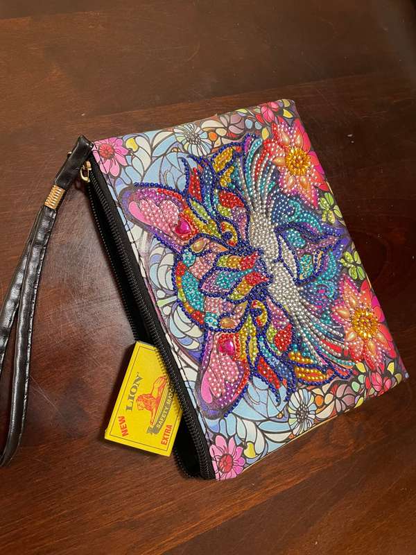 Diamond art purse with picture of cat (complete)