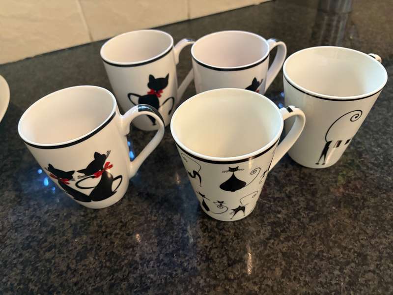 5 x cat themed coffee cups - as new condition