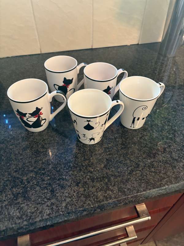 5 x cat themed coffee cups - as new condition