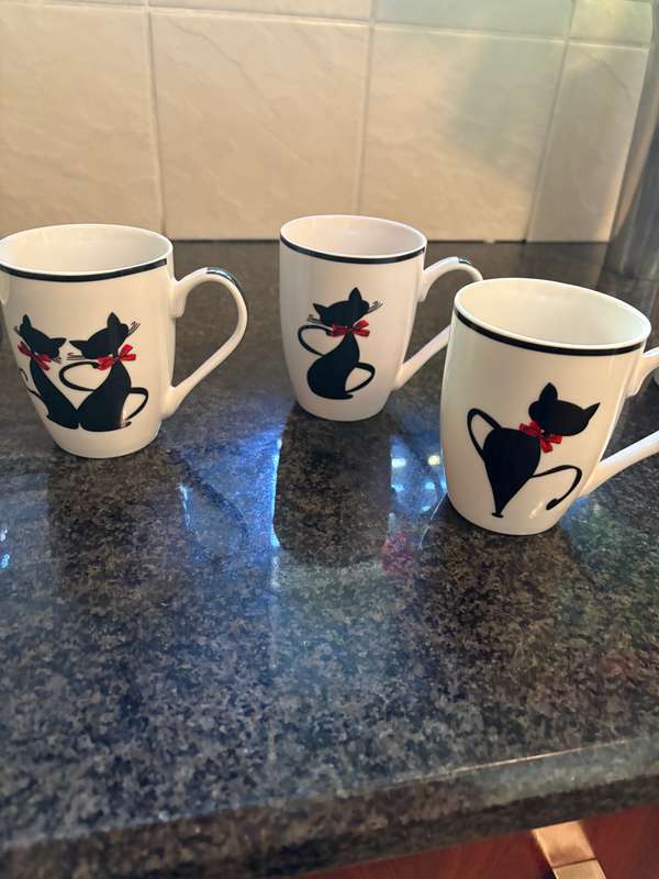 5 x cat themed coffee cups - as new condition