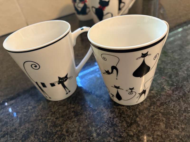 5 x cat themed coffee cups - as new condition