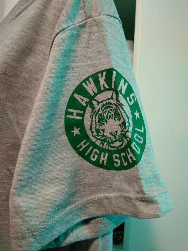 Stranger Things Hawkins High School T-shirt Size L