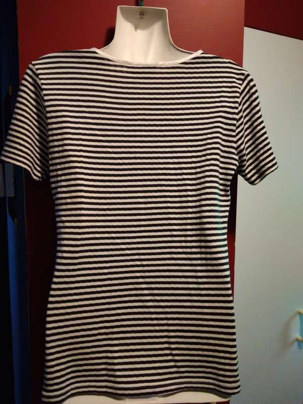 Black and white shirt Size M Topics