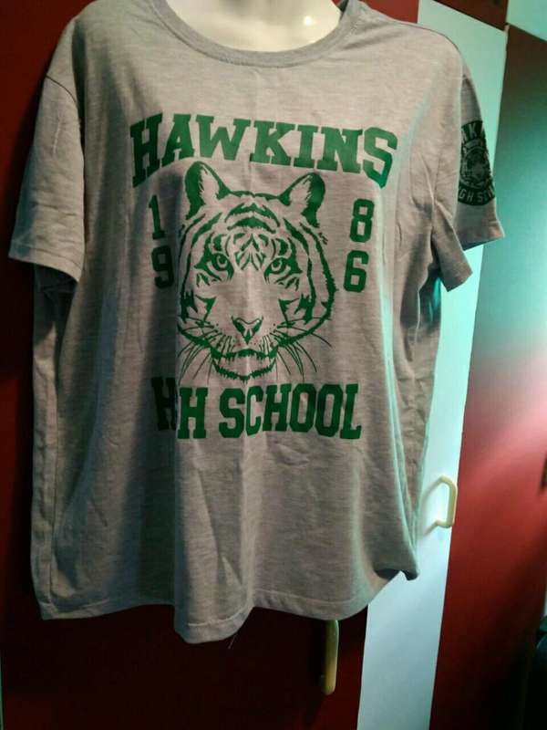 Stranger Things Hawkins High School T-shirt Size L